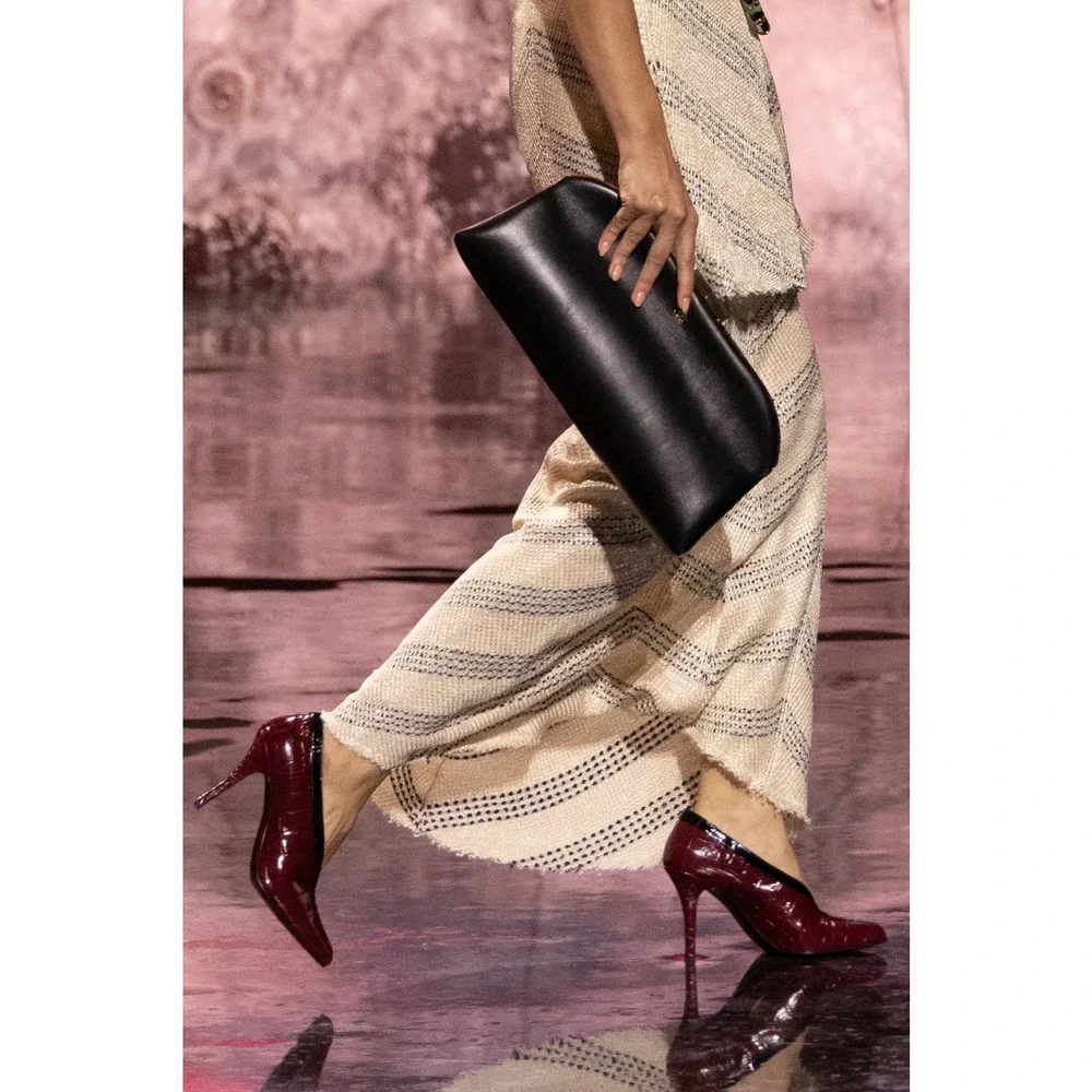Chanel 26S Blazy Black Burgundy Red Crocodile Croc Embossed CC Heel Pump 39.5